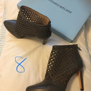 Antonio Melani ankle boots gray 4” heal.